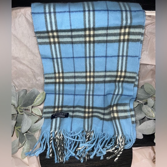 *MINT* Burberry London 100% Cashmere Scarf Made in England Blue Nova Check - Picture 5 of 13